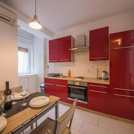 Aurora Apartment *
